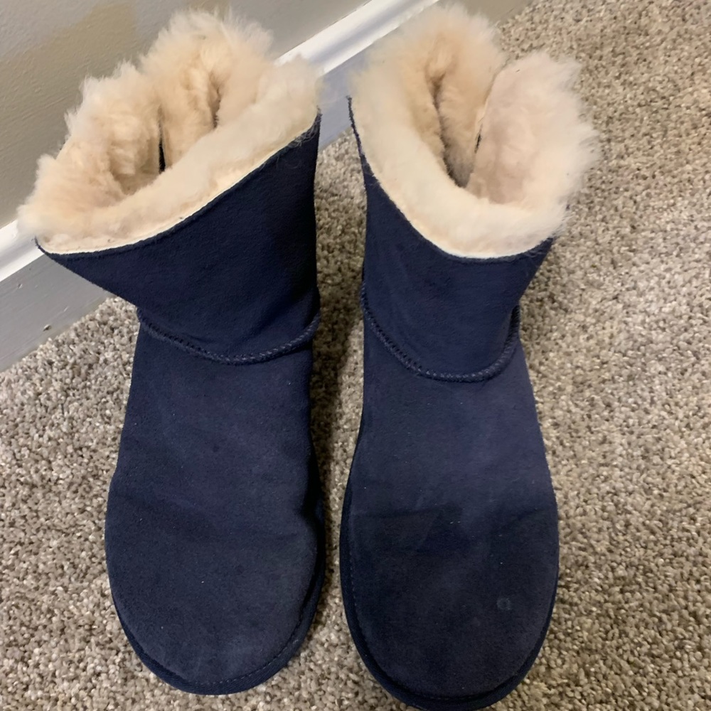 Navy Koolabura by UGG boots Size 8